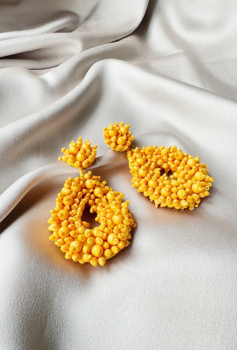 D Bijoux Hand-embroidered pearl earrings Yellow TU