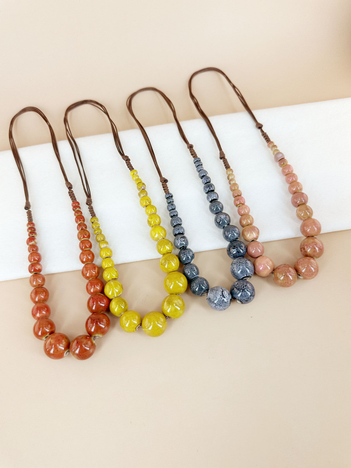 D Bijoux Ceramic and enamel pearls necklace Yellow TU