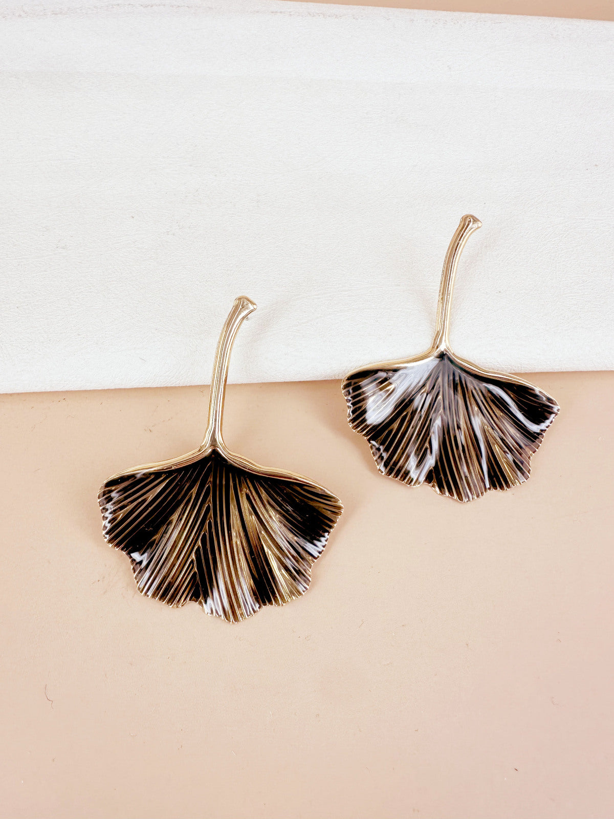 D Bijoux Ginkgo leaf earrings Black TU