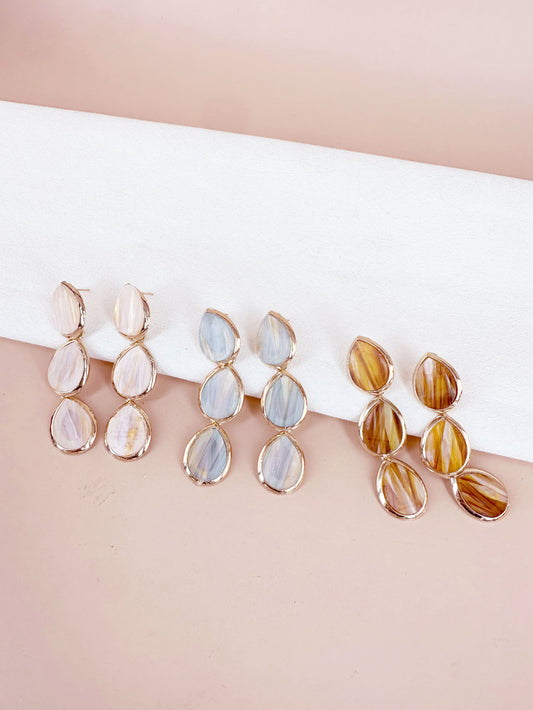 D Bijoux Dangling earrings with marbled patterns Cream TU